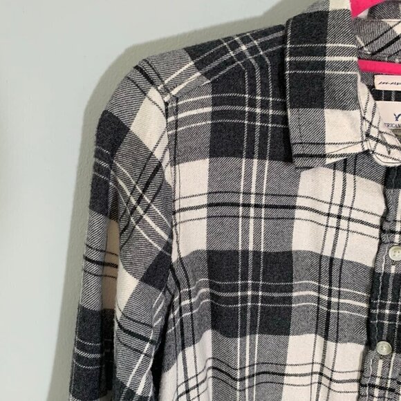 American Eagle black white plaid collared long sleeve button front shirt - Picture 3 of 10
